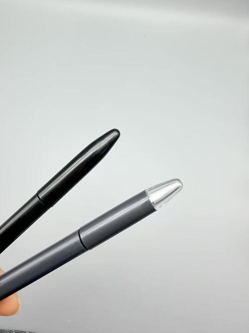 آخرین وبلاگ های شرکت در مورد بسته بندی قلم آرایش پنبه پنبه ای دو سبک برای رنگ چشمی مایع و رنگ لب